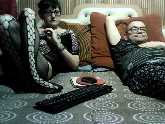 Offline coupleofcoolx on BongaCams
