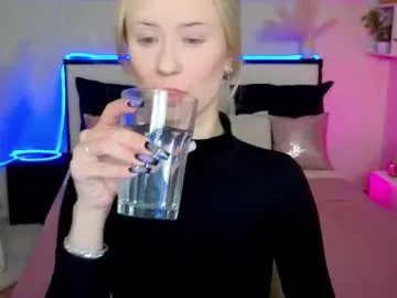 beauty_sashaxx — GOAL: eye contact [34 tokens remaining] Welcome to my room! #feet #blonde #redhead #lovense #new