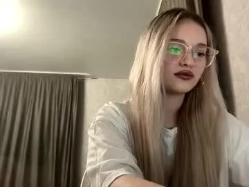 Offline candelariahile on Chaturbate