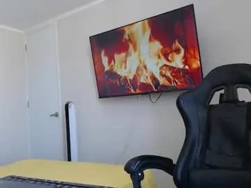 johnklleyn — GOAL: ejaculate very hard [1405 tokens remaining] Welcome to my room! #feet #fitness #hard #lovense #bigcock #bigass #latino #muscle