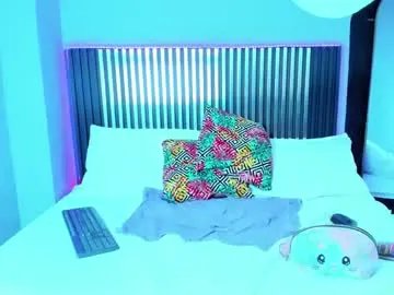 luna_winston — open legs and show sweet cock [91 tokens remaining]