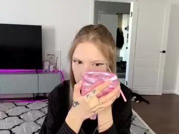 tanyaquartaro — GOAL: to show off my beautiful plump lips [20 tokens remaining] Welcome to my room! My name Alisa.! #18 #shy #bigass #smalltits #new