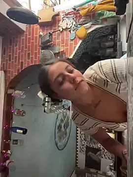 Offline Alaska-de-lune on StripChat