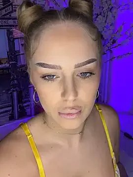 AubrieleRouj1 — 2 finger in my pussy 