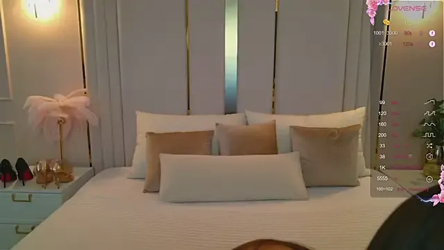 BellaHalles on StripChat