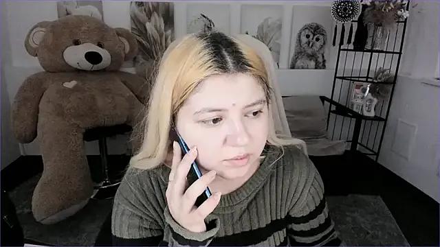 DiaAngell on StripChat