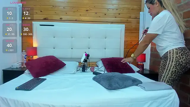 Offline Dulcex69 on StripChat