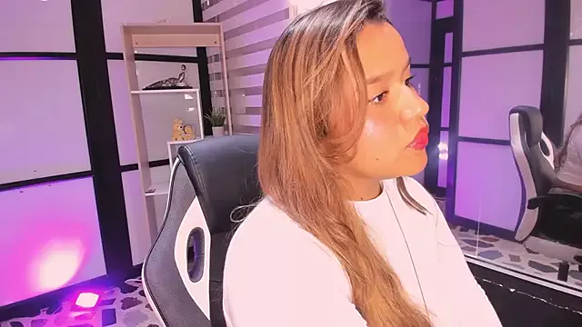 Offline ElaBourn_ on StripChat