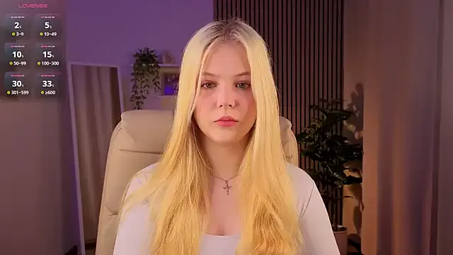 Elle_Funning on StripChat