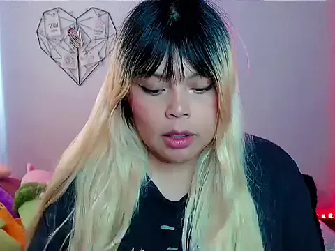 EllieMoonX on StripChat