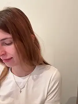 emma05 on StripChat