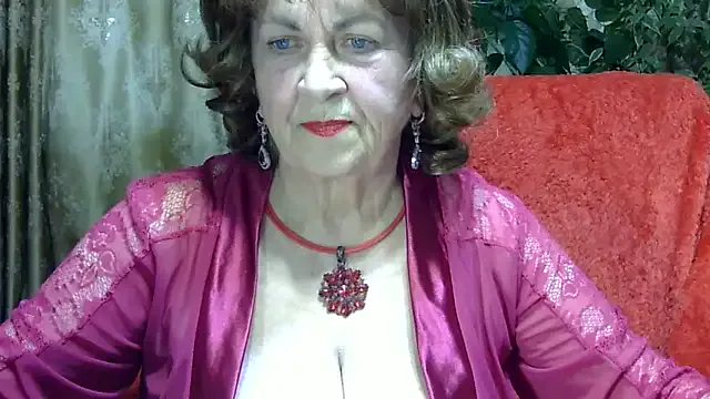 Emma52610 on StripChat