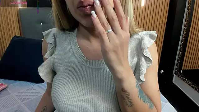 EvaaLovia1 on StripChat 