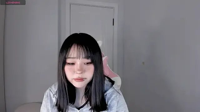 StripChat hee_young11 is Freechat hee_young11 — Oil show and naked dance