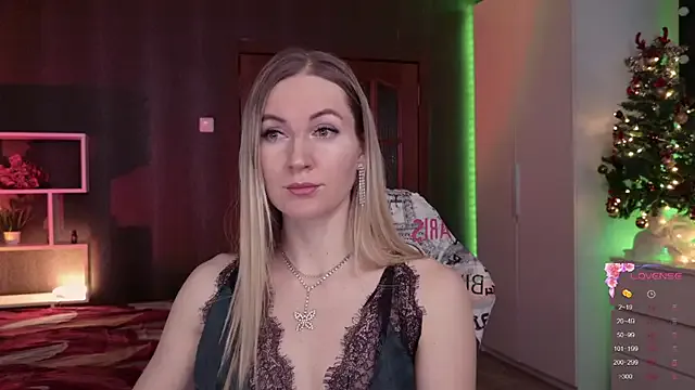 Hello_Lisha on StripChat