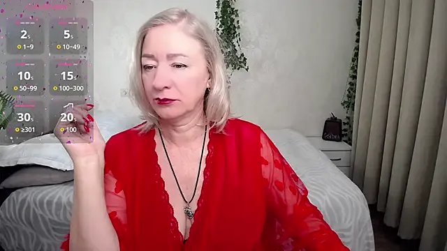 hunters_woman — show legs