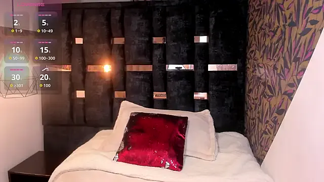 Issa_Milf__ on StripChat