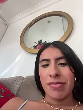 IssabellaLopez on StripChat