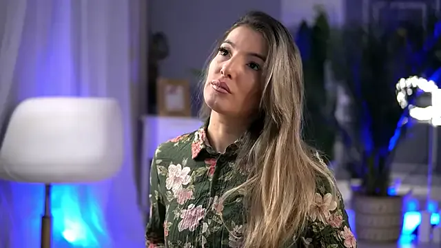 KellyMathews on StripChat