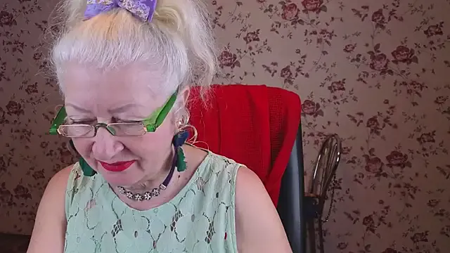 Maya_Mayflower on StripChat