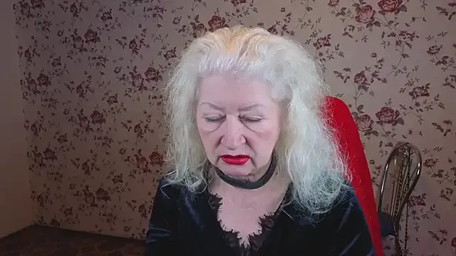 Maya_Mayflower on StripChat