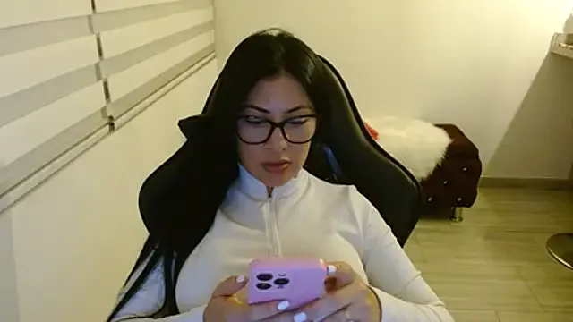 Mia_Paradis