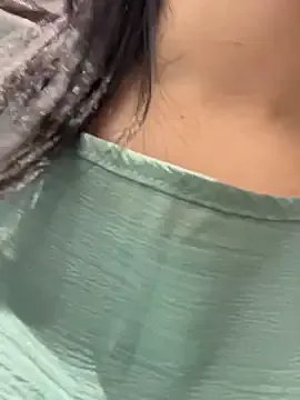 MiraReach — dildo and squirt show 