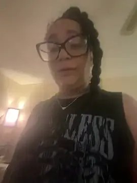 PichyPrettyPussy — Butt Plug insert close cam slowly