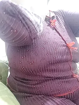 Queen_355 on StripChat