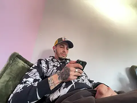 Rebeu313 on StripChat