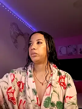 SallyWhitee on StripChat