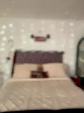 Samantha_e2 on StripChat