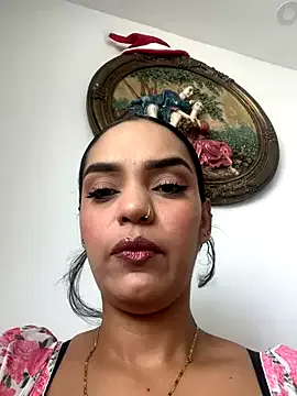 Sara-77 on StripChat