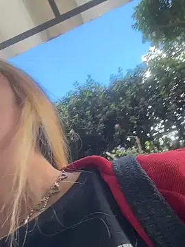 Sara_92 on StripChat