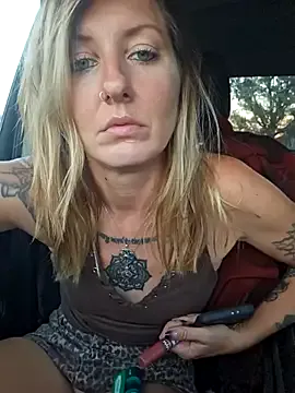 Offline SheIsSomething on StripChat