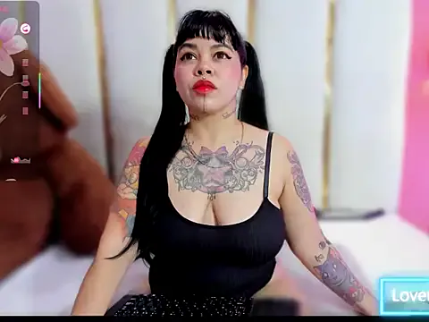 Offline SophieValliiant on StripChat