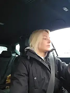 StripChat Sunny-Sin is Freechat Sunny-Sin — Titten massage im Supermarkt