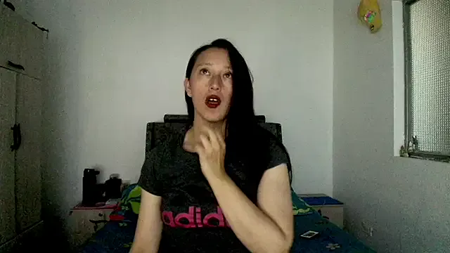 Sunshine_e on StripChat