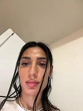 Offline VickyM99 on StripChat