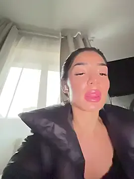 Offline VickyM99 on StripChat