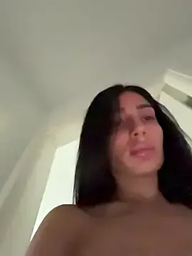 Offline VickyM99 on StripChat