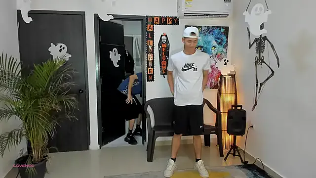 Offline Voyeurism_guyss on StripChat