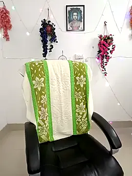 Offline YOUR_LOVELY-40 on StripChat