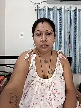 Offline YOUR_LOVELY-40 on StripChat