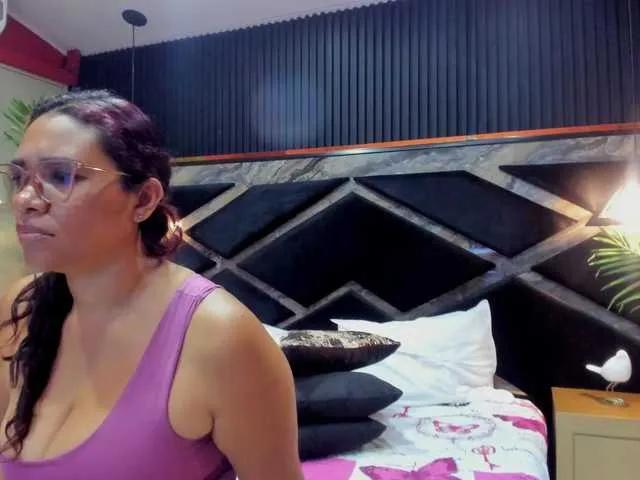 AitanaHarryson — I love when a men help me and make me feel all my body hot, im a good girl in the sex but i love when my juice have off and can i help a good men whit all he milk and put all in my pretty face 