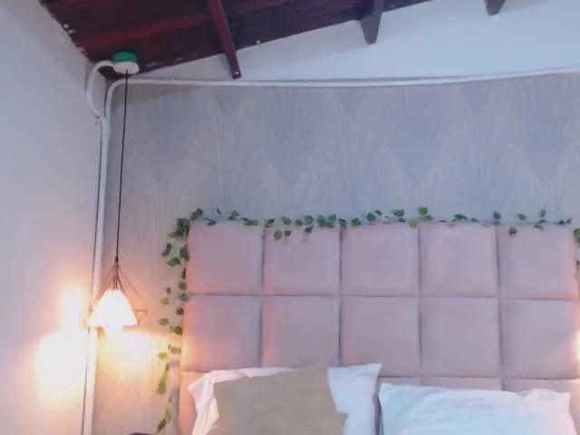 ALEXXA-CURVY — Freechat on BongaCams