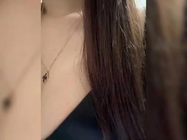 Alliina-leee on BongaCams