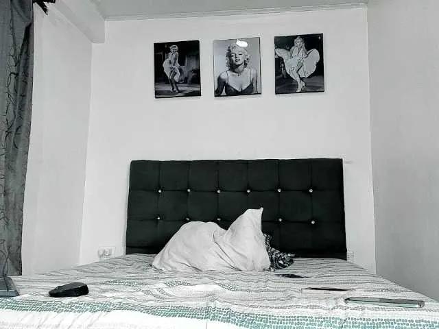 Ashmirahot — We love that they speak to us, dominate us and let us also dominate, we love that they make us vibrate with our lovely toy and give us pleasure between both 
