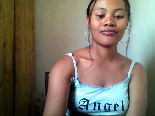 Dilliannah on BongaCams