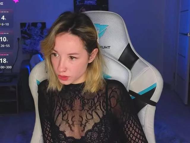 emely1benz on BongaCams 